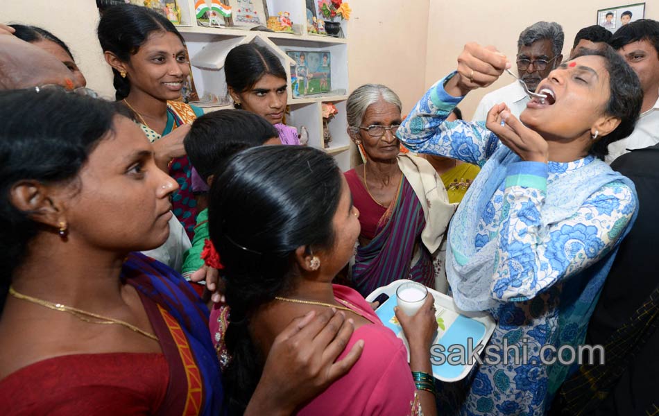 ys sharmila paramarsha yatra comes to an end in mahabubnagar17