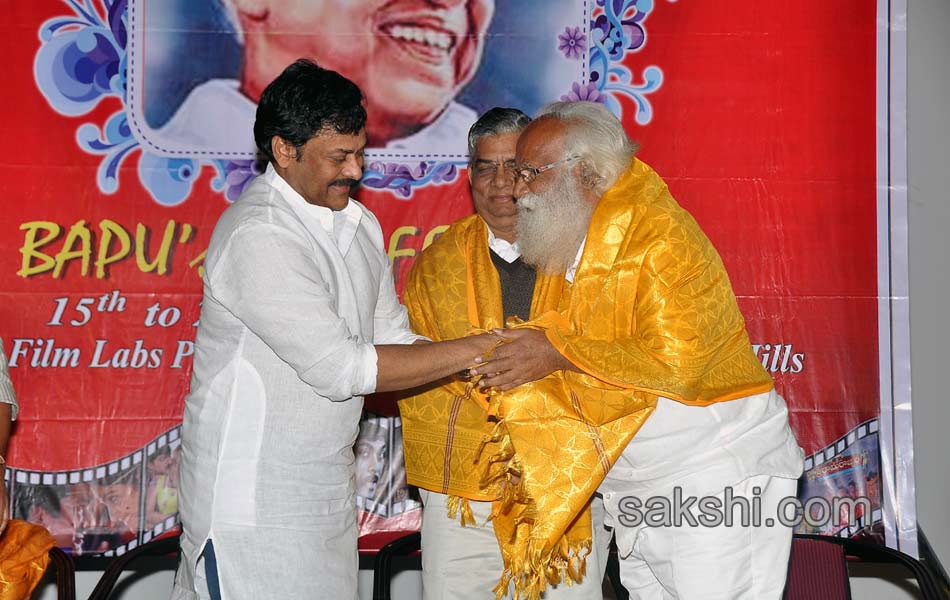chiranjeevi arrived as cheif guest for bapu s pictures exibition6