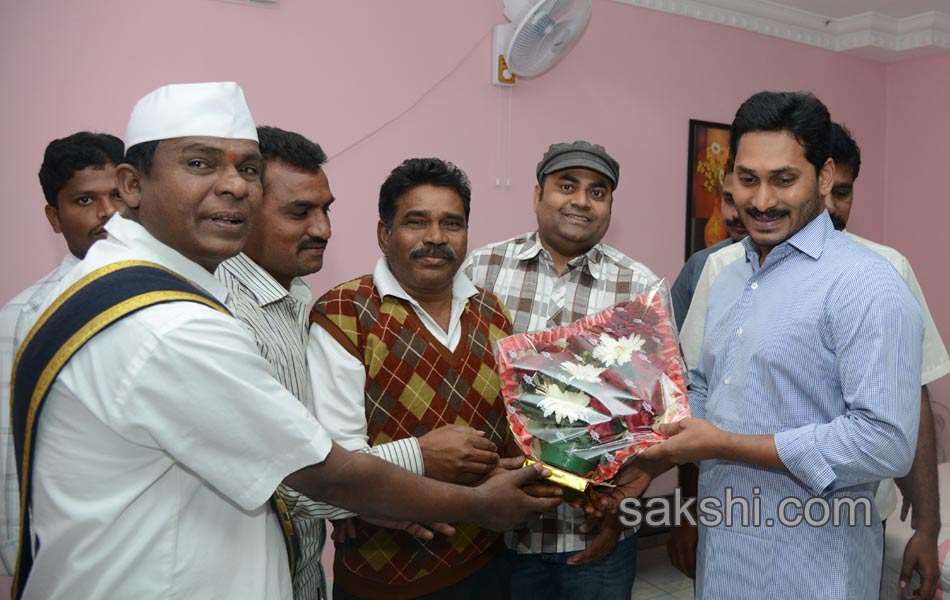 YS jagan mohan reddy tour in kurnool district - Sakshi12
