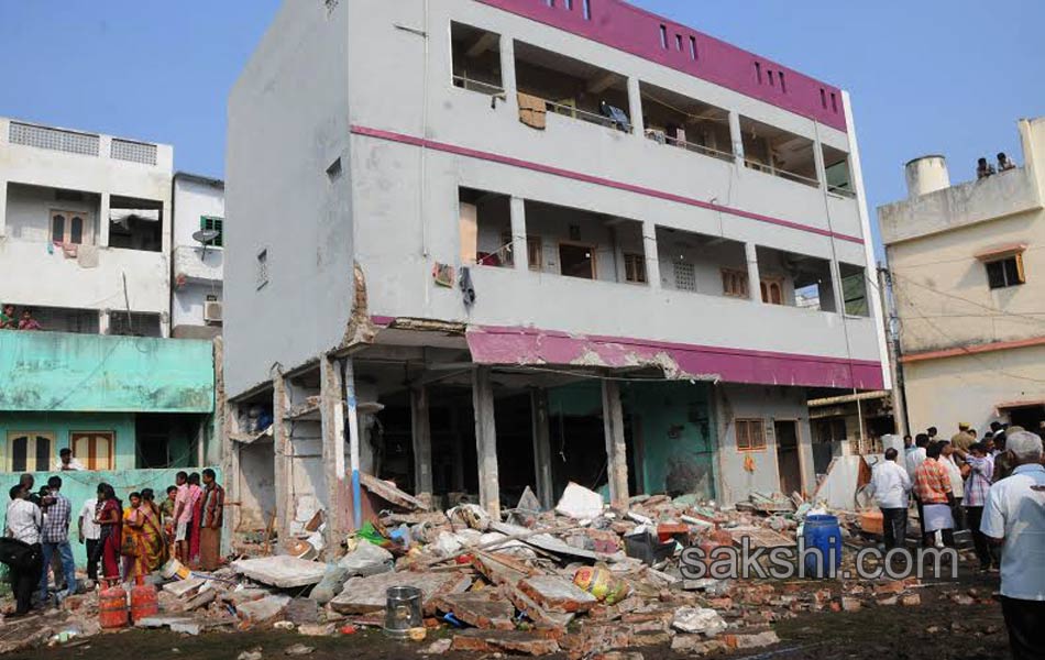 Gas cylinder blast in Vijayawada district11
