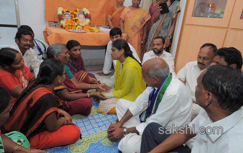 ys sharmila paramarsha yatra Fifth day5