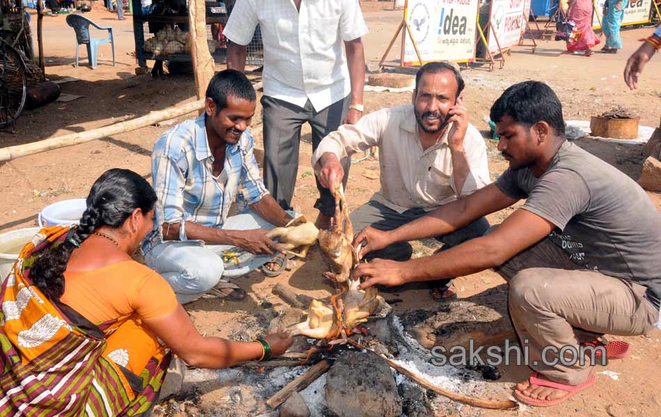sammakka saralamma mini jathara in Medaram11