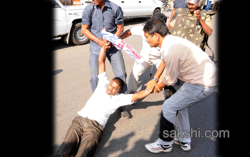 protests Chandrababu Warangal tour - Sakshi5