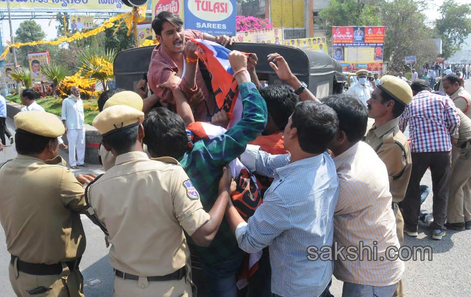 protests Chandrababu Warangal tour - Sakshi11