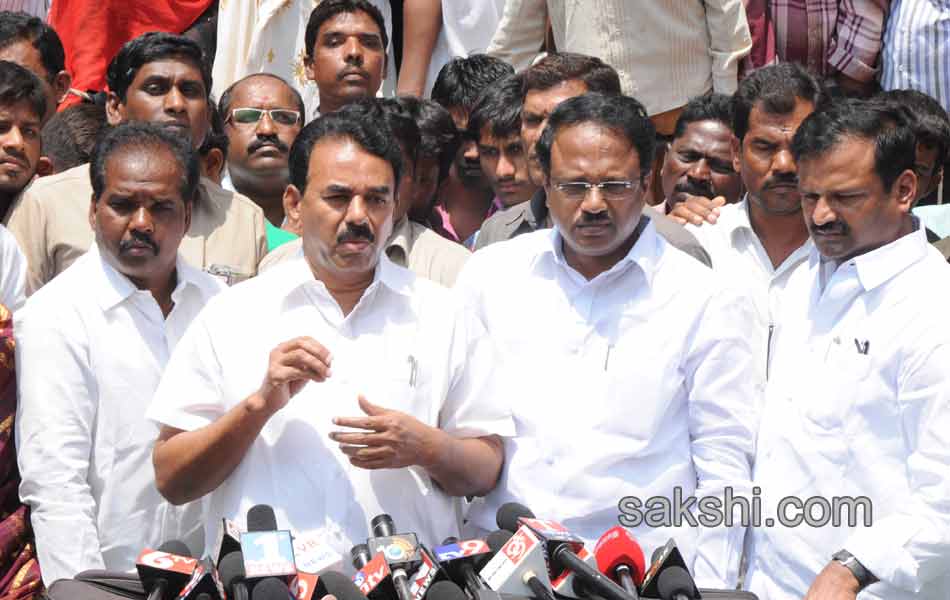 siddayya funeral completed - Sakshi5