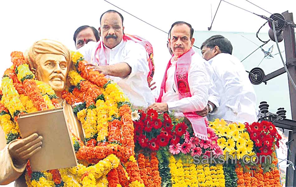 cm kcr pays tribute to activist Phule1