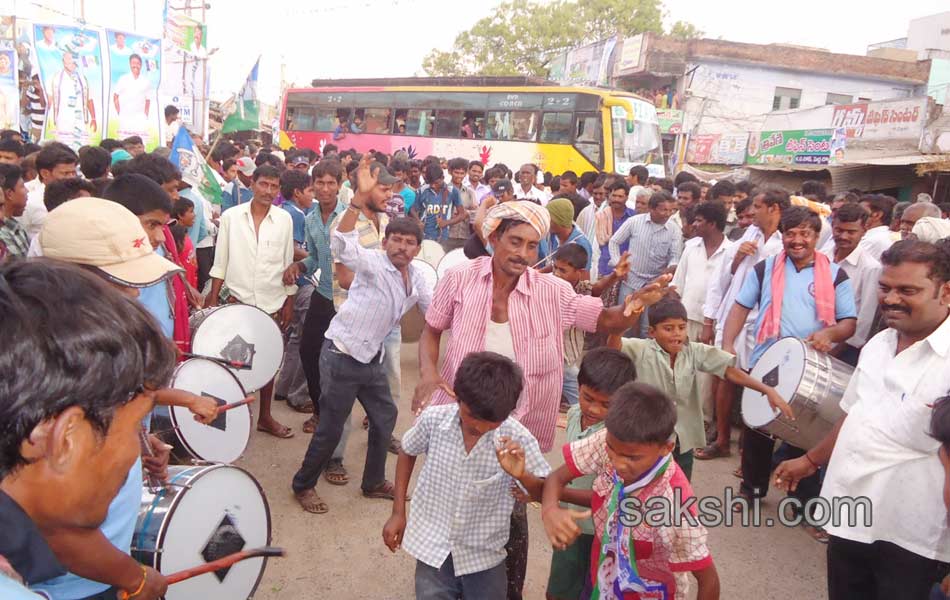 YS Jagan mohan reddy goes to prakasham barrage - Sakshi20