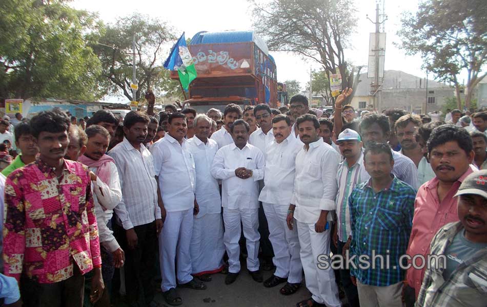 YS Jagan mohan reddy goes to prakasham barrage - Sakshi23