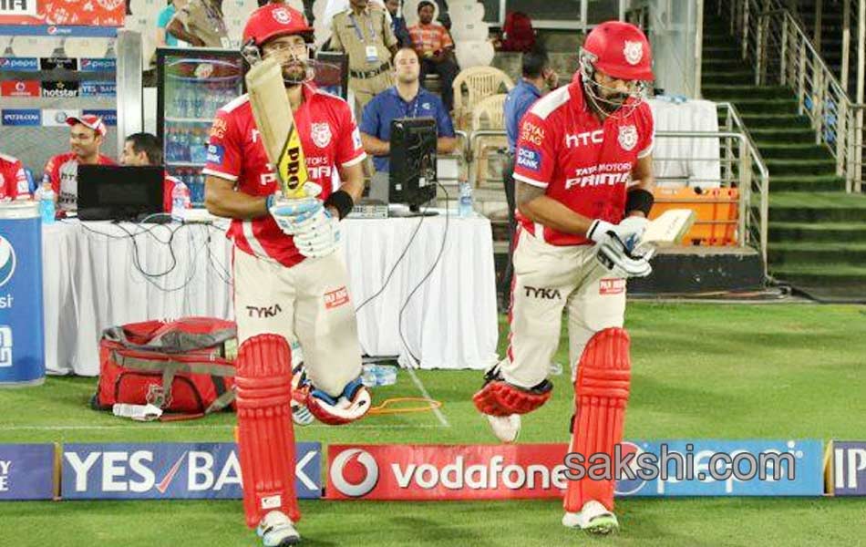 Sunrisers Hyderabad aim for play off glory11