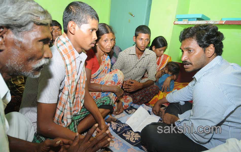 YS jagan mohan reddy tour in ananthapuram - Sakshi6