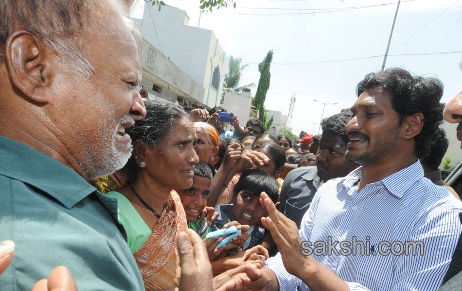 YS jagan mohan reddy tour in ananthapuram - Sakshi12