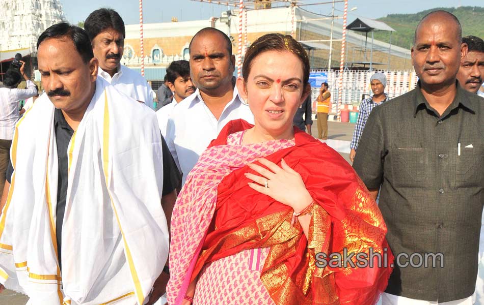 nita ambani visits tirumala3