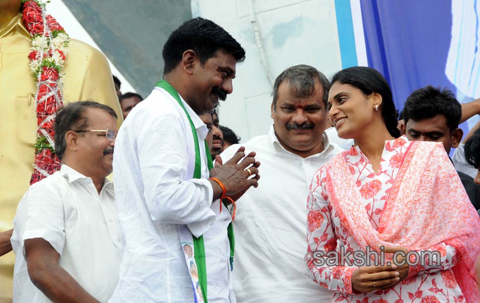 ys sharmila paramarsha yatra in Nalgonda18