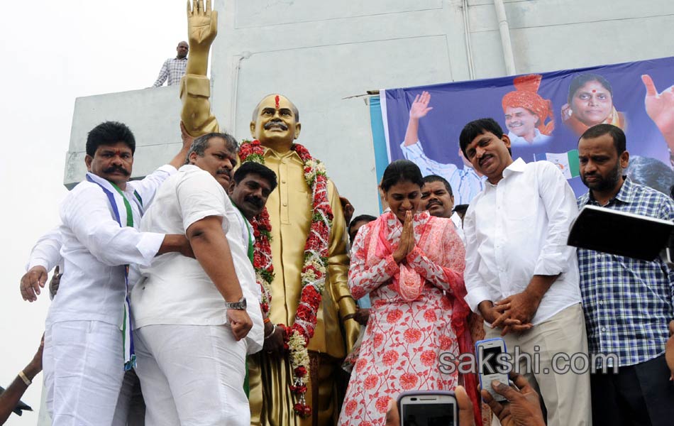 ys sharmila paramarsha yatra in Nalgonda19