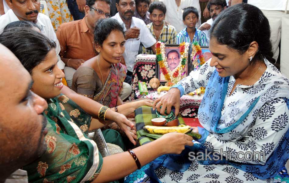 YS Sharmila paramarsha yatra 3rd Day11