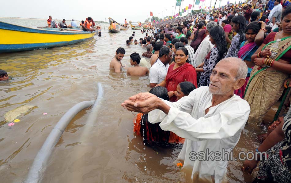 Godavari pushkaralu 2015 in AP Day2 - Sakshi8