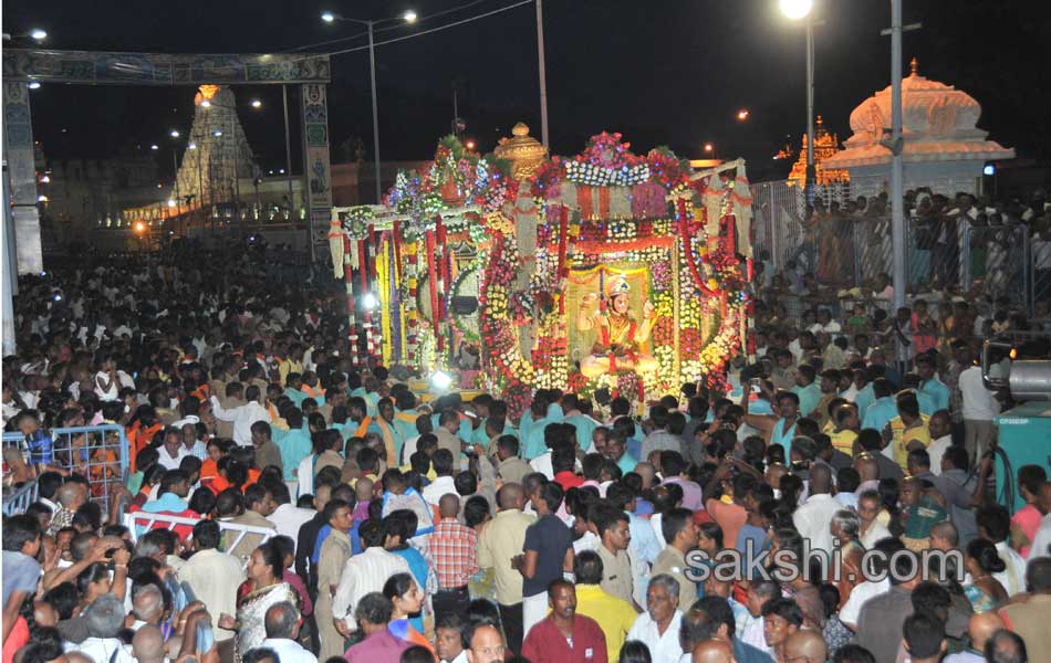Pushkara Pallaki lo Purushothamadu8