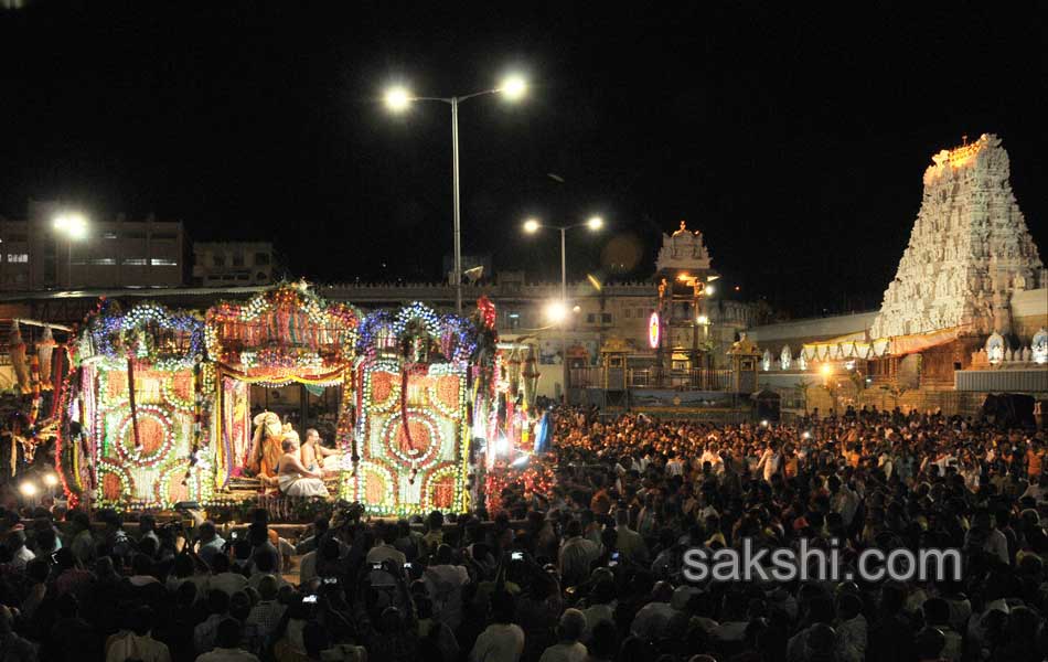 Pushkara Pallaki lo Purushothamadu9