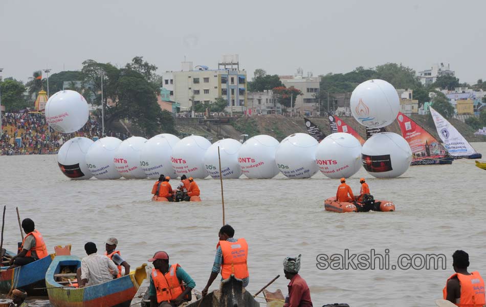 holy pushkaralu comes to eighth day - Sakshi7