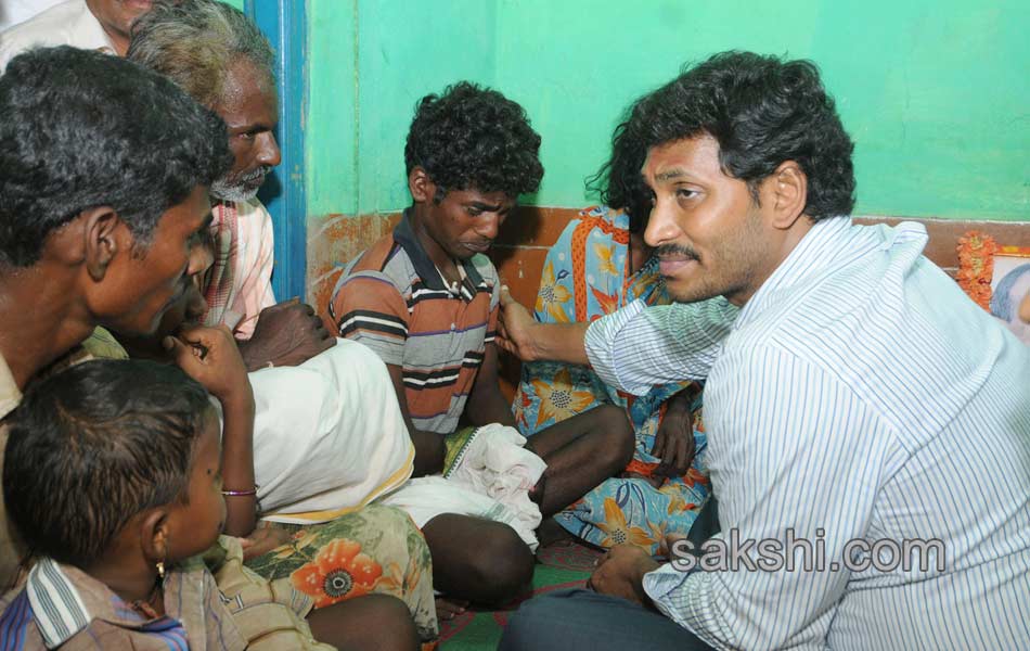 YS jagan raithu bharosa yatra - Sakshi2