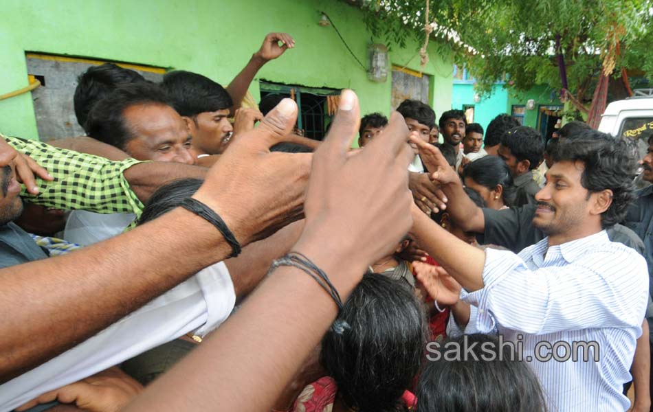YS jagan raithu bharosa yatra - Sakshi7