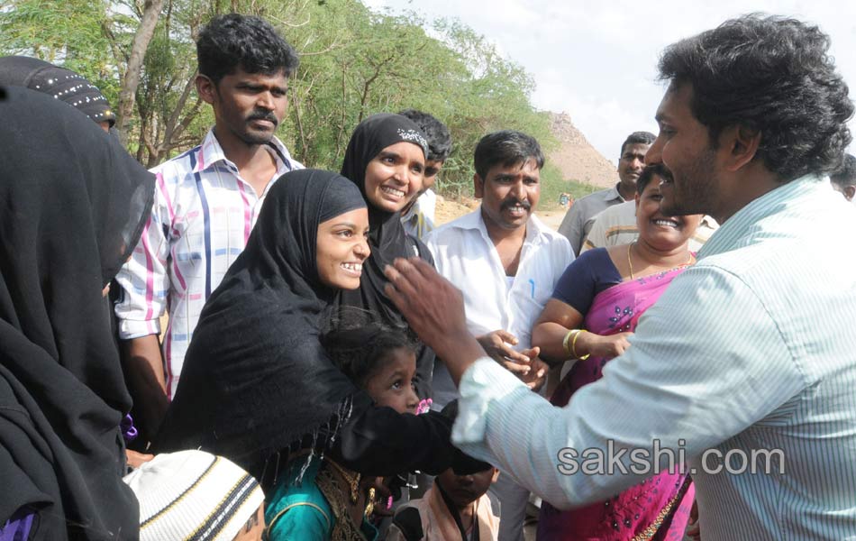 Third day raithu bharosa yatra - Sakshi4