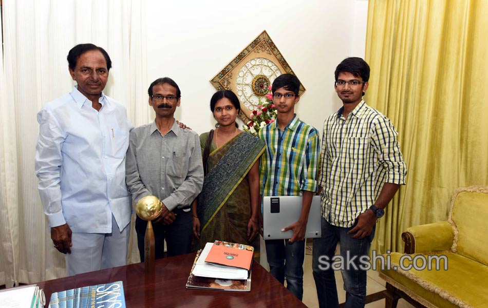 Premiers Congratulations to the Sakshi cartoonist Shankar4