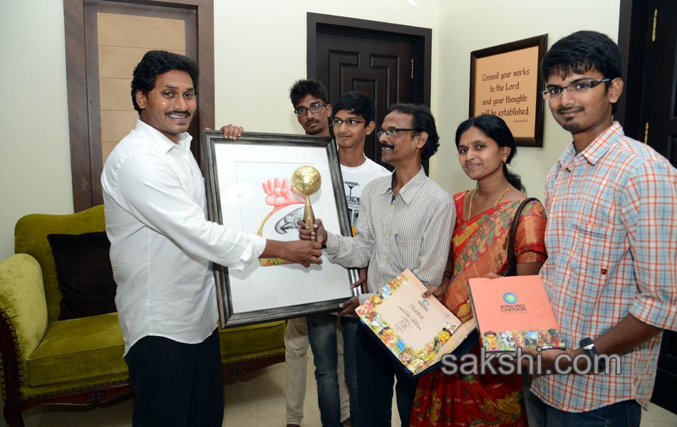 Premiers Congratulations to the Sakshi cartoonist Shankar7