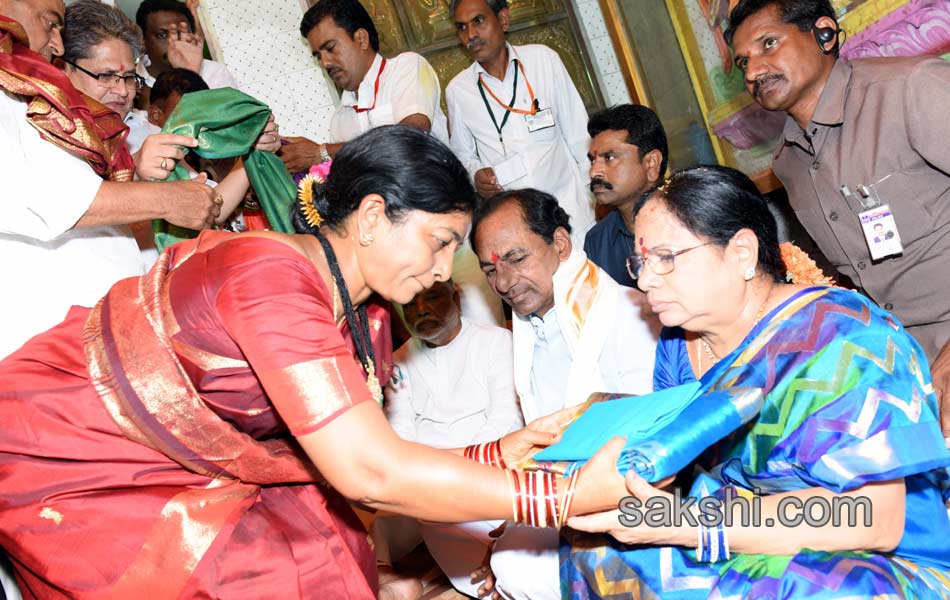 Ujjaini Mahankali Bonalu Jatara in Secunderabad3