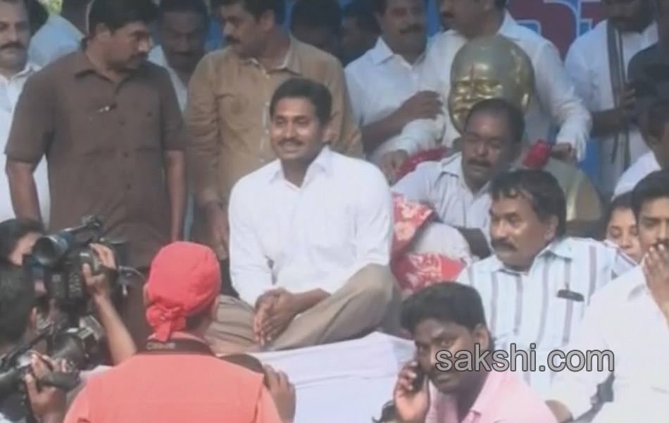 YS Jagan mohan Reddy Dharna started for ap special status - Sakshi20