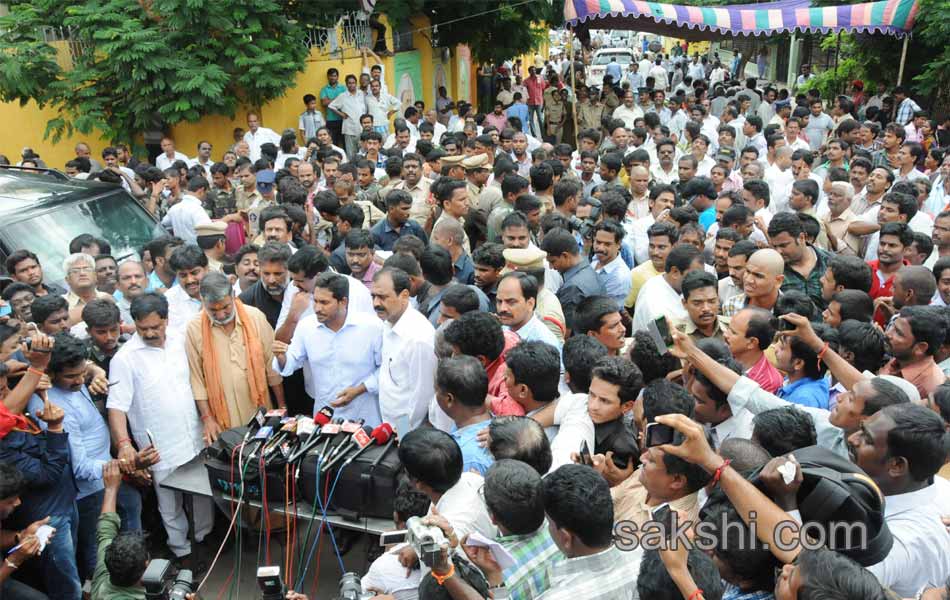 YS Jagan to meet bereaved family of Koti - Sakshi13