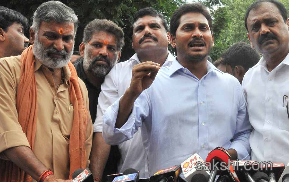 YS Jagan to meet bereaved family of Koti - Sakshi23