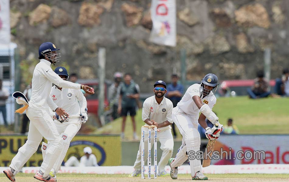 Ashwin six for puts India in charge14