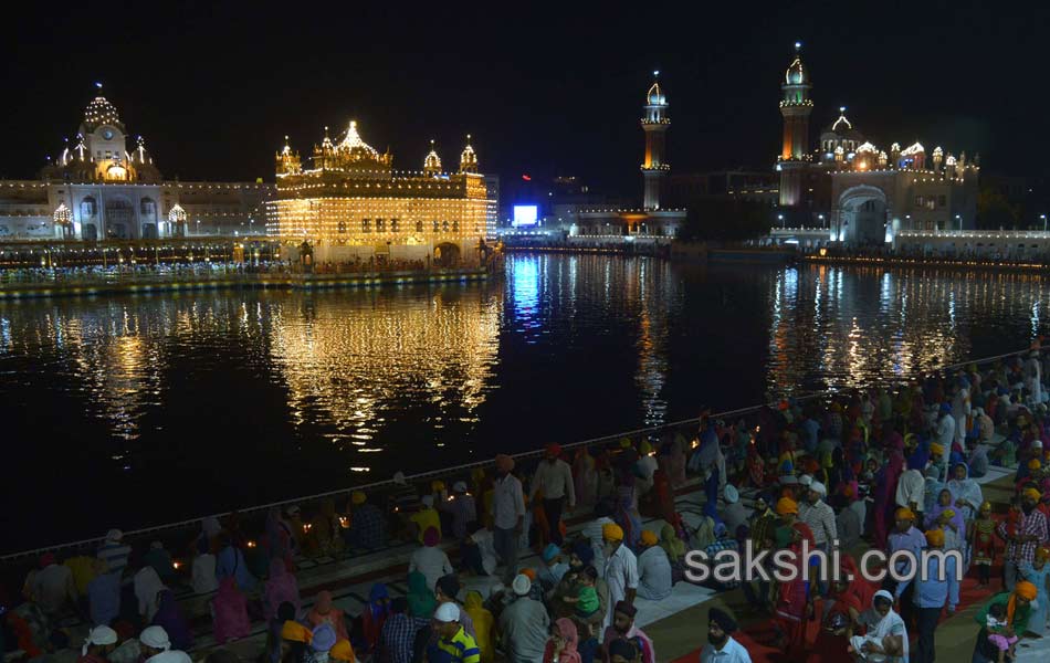 Sikh priest sits behind the Guru Granth Sahib3