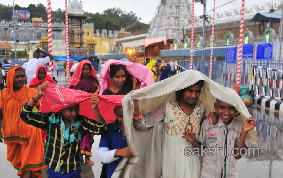 Huge Rains in Thirumala10