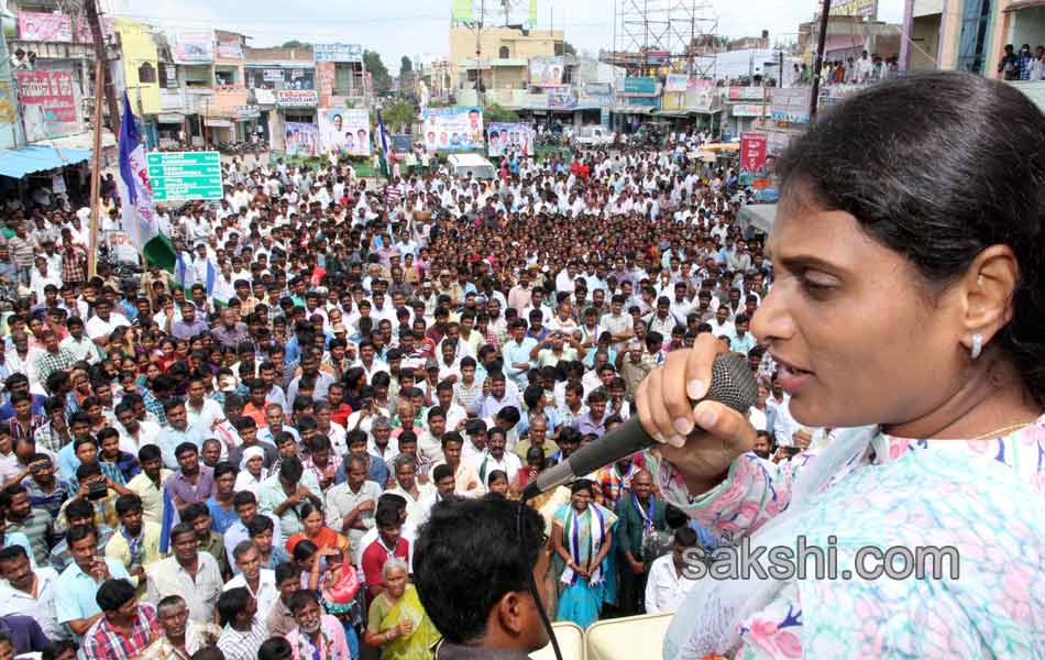 YS Sharmila Paramarsha Yatra in KareemNagar District Day 27