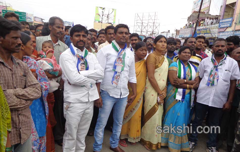 YS Sharmila Paramarsha Yatra in KareemNagar District Day 214