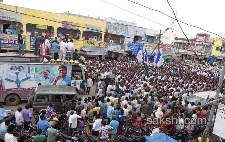 YS Sharmila Paramarsha Yatra in KareemNagar District Day 215