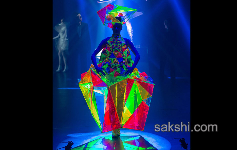 wearable art designs in newzealand fashion show5