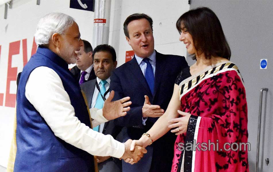 British media rakes up Narendra Modis past - Sakshi17