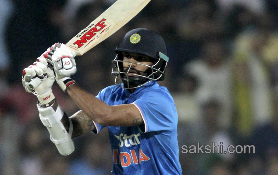 Sri Lanka seamers topple India on green track - Sakshi4