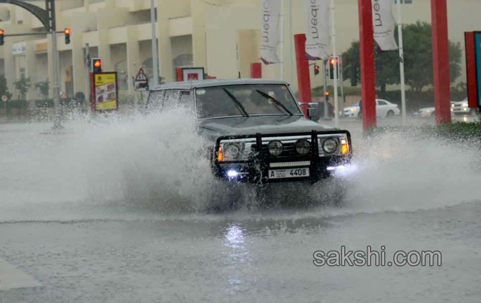 Heavy rain lashes the UAE9