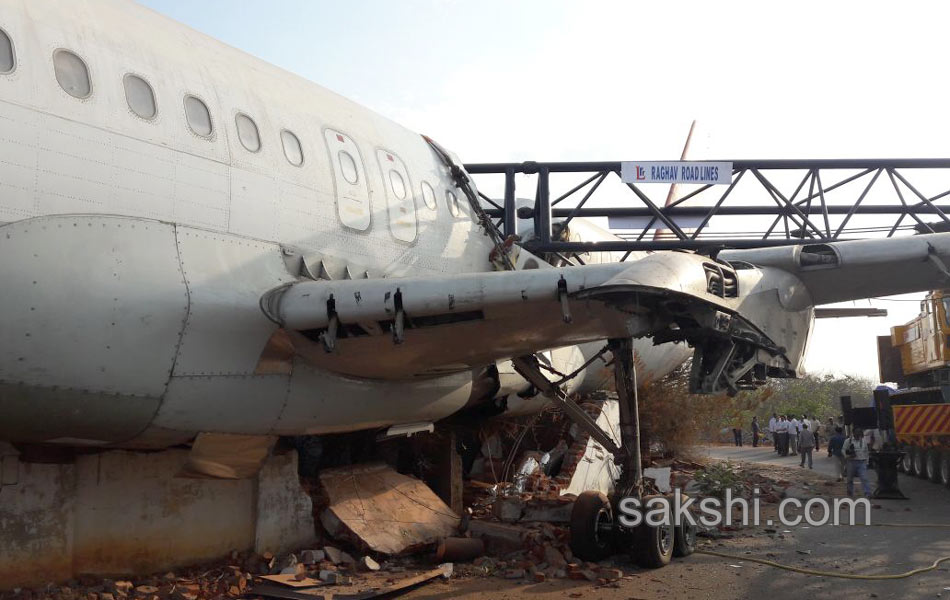 plane collapsed crane falldown in it9