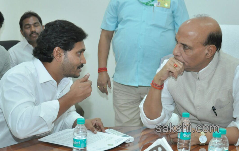 ysrcp leaders reaches delhi - Sakshi7