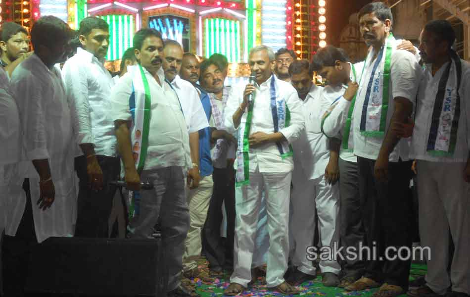 Thousands Witness Chennakesava Rathotsavam12
