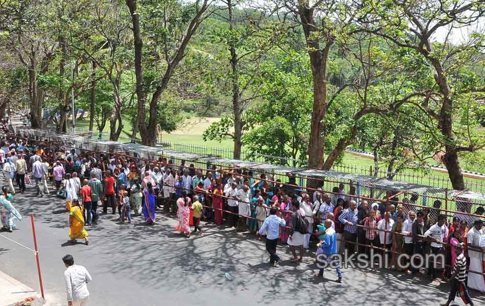 heavy rush in tirumala23