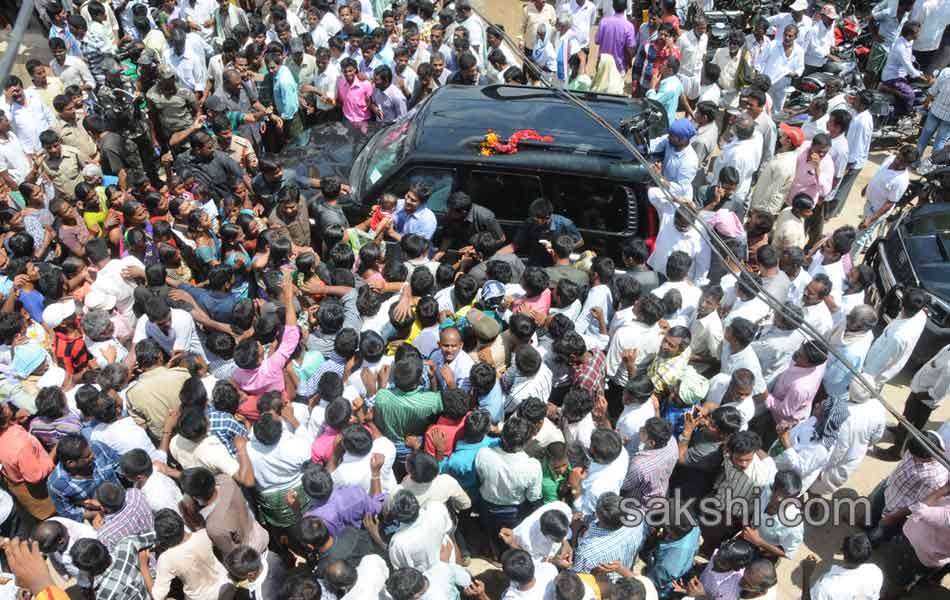 YS Jagan Mohan Reddy raithu barosa yatra in anantapur district - Sakshi4