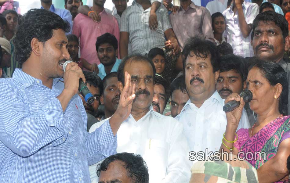 YS Jagan Mohan Reddy raithu barosa yatra in anantapur district - Sakshi6