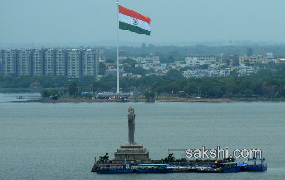 72 feet national flag hoisted by KCR - Sakshi1