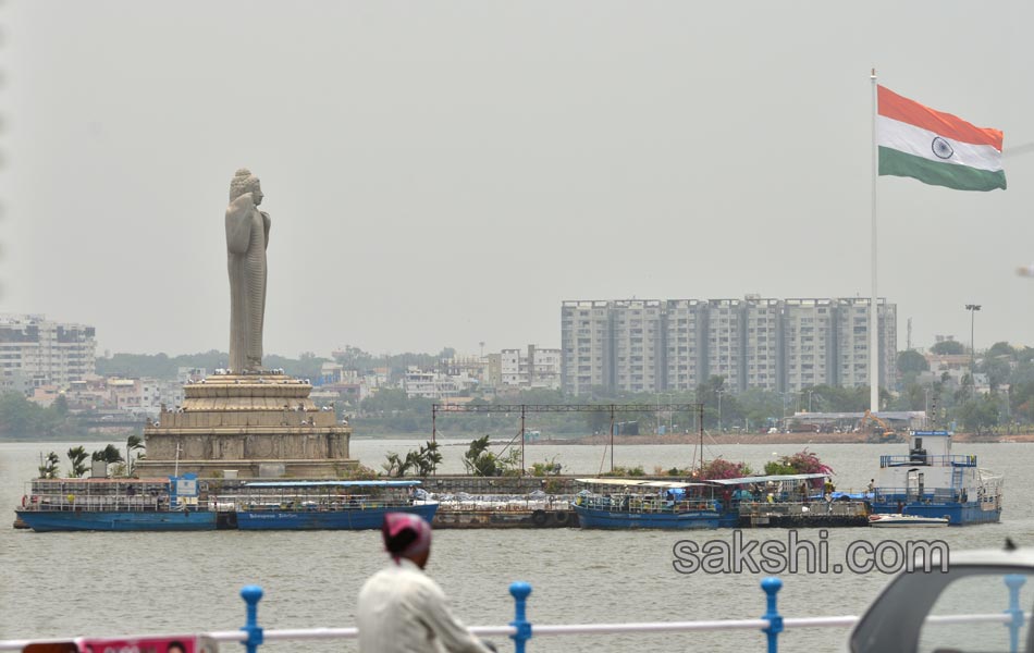 72 feet national flag hoisted by KCR - Sakshi13